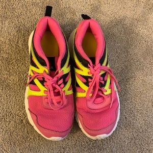 Girl’s REEBOK pink athletic shoes. Size 1.5y.